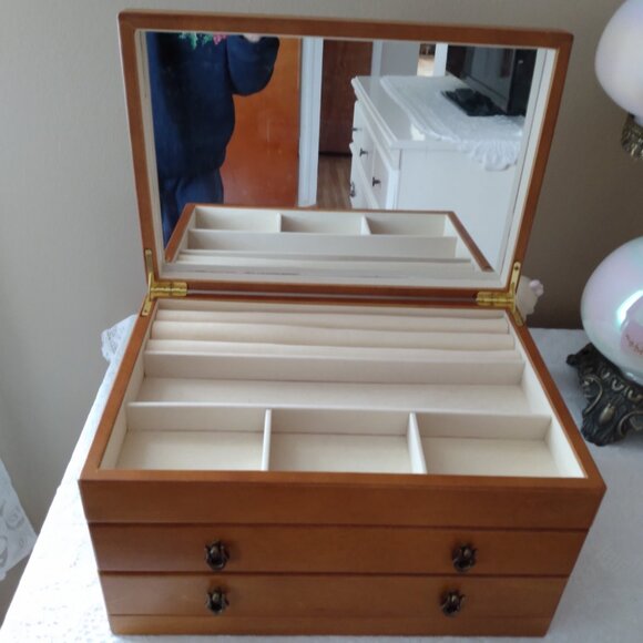 Beautiful solid wood large jewelry box - Picture 1 of 11